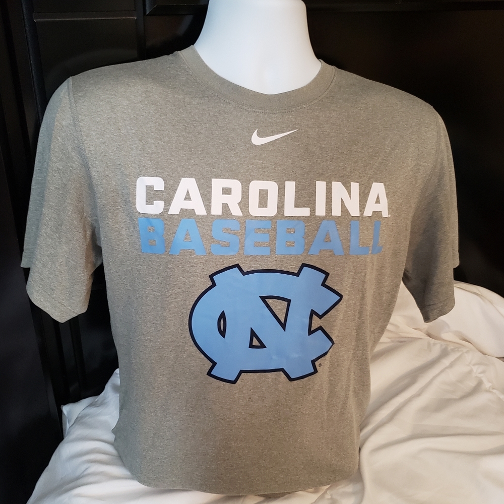 Men's Dri Fit Nike Carolina Baseball Medium shirt, great condition